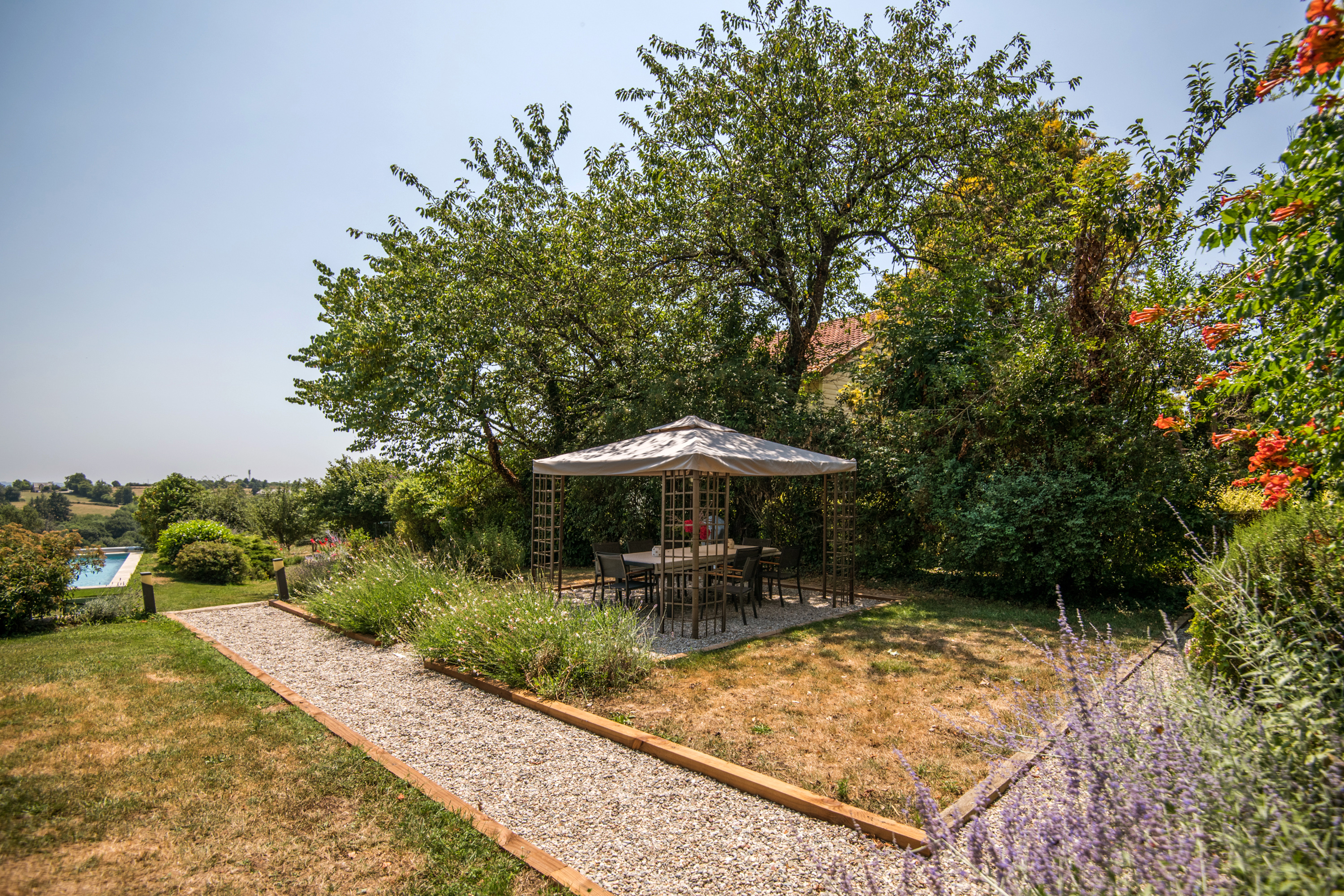 Coin repas extérieur